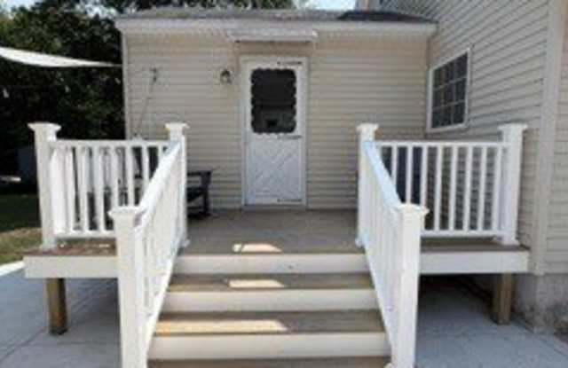 33 Maple Street Gallery 2