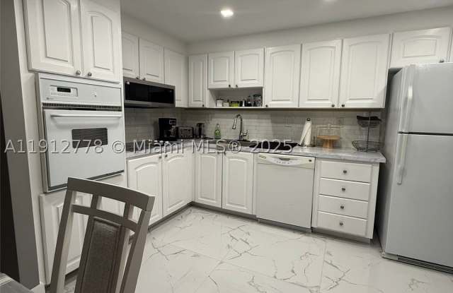 19380 Collins Ave Gallery 3
