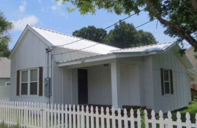 525 W Gregory St photos photos