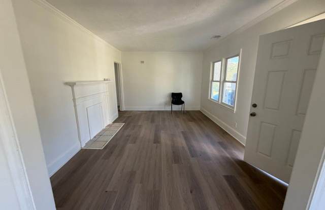 952 Estes Drive SW Gallery 4