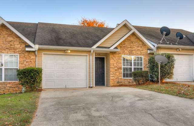 3 Bedroom 2 Bath Townhouse With Garage photos photos