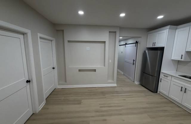 Room in 3 Bedroom Home at Comet Ives photos photos