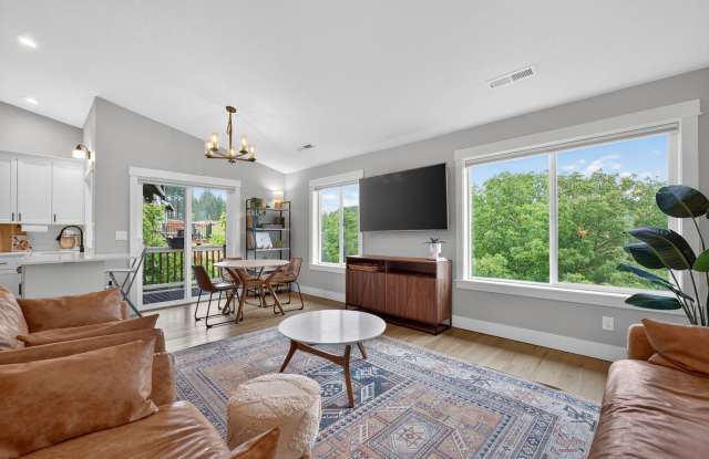 Spacious 5-Bedroom Home in Desirable NW McMinnville Gallery 4