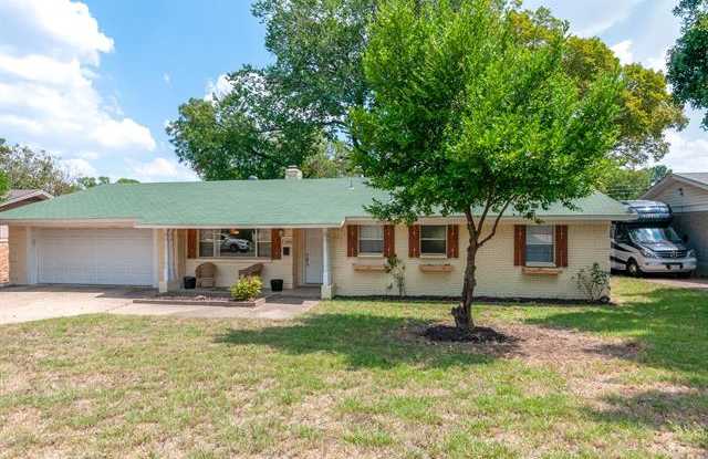 1140 Trailwood Drive - 1140 Trailwood Drive, Hurst, TX 76053