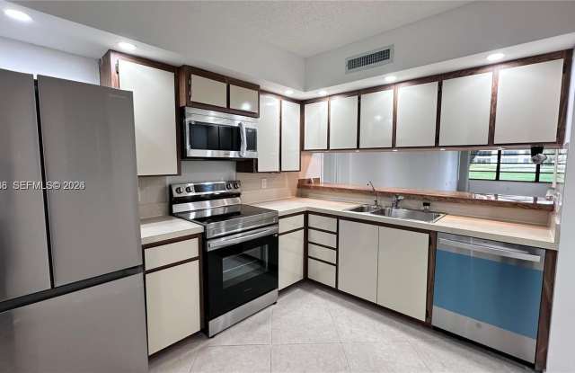 1703 Whitehall Dr photos photos