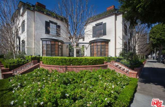 151 S RODEO Dr - 151 South Rodeo Drive, Beverly Hills, CA 90212