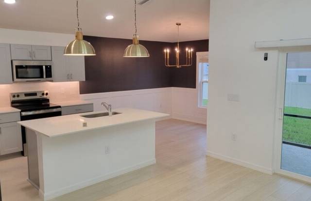 2441 Oakwood Lane Gallery 4