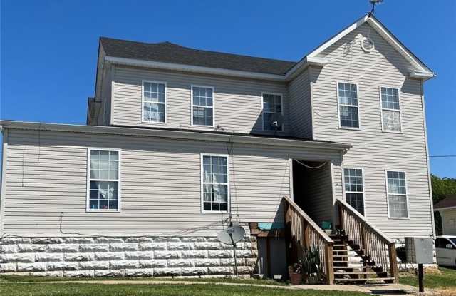 215 E Cherry Street Gallery 1