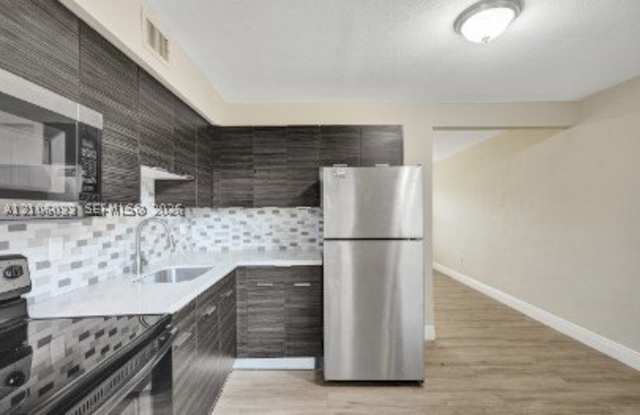 1471 NW 22nd Ct Gallery 2
