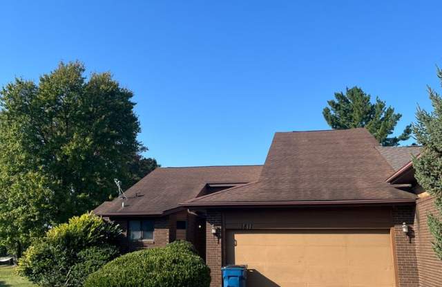 2 Bedroom 2.5 Bath Home West-Side Springfield $1950.00 photos photos