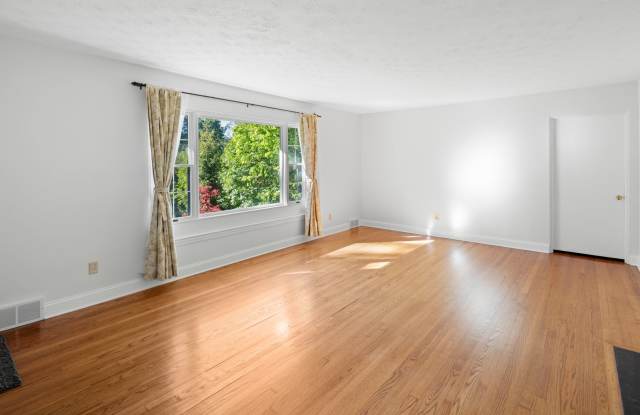 House in Wonderful Grove Park Gallery 3