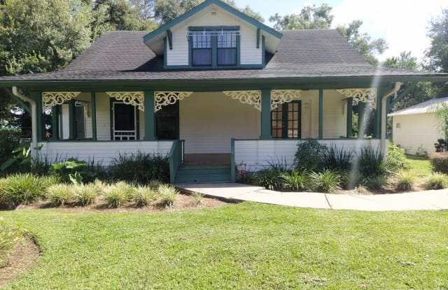 561 W Minneola Ave - 561 West Minneola Avenue, Clermont, FL 34711