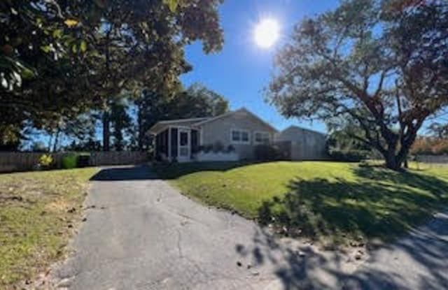 656 W Shore Drive - 656 West Shore Drive, Swansboro, NC 28584