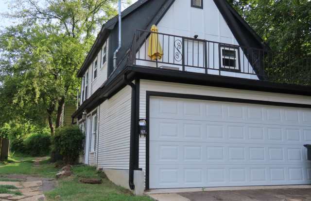 Utilities Included! 1 Bedroom Apartment, Downstairs photos photos