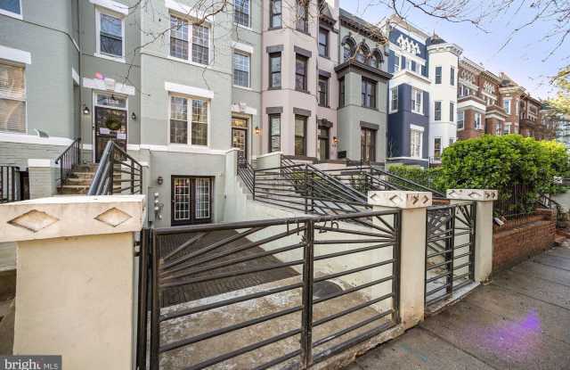 1126 COLUMBIA Road NW unit: 3 photos photos