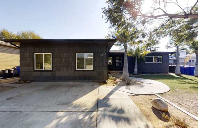 HUGE house w/ POOL! 7BD/4BA Gallery 4