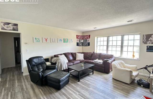 190 Lake Shore Rd. photos photos