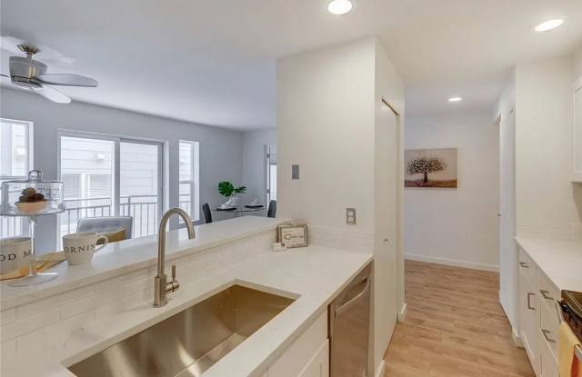 Beautiful 1 bed Condo + garage parking in desired Lower Queen Anne! Available Now! photos photos