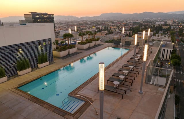 3033 Wilshire Gallery 2