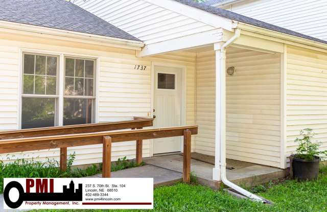 2 Bedroom and 1 Bathroom Duplex Available For Rent! photos photos