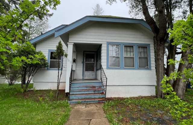 AVAILABLE JUNE 1st 2026 - 3 Bed 2 Bath Spacious Home near Campus photos photos