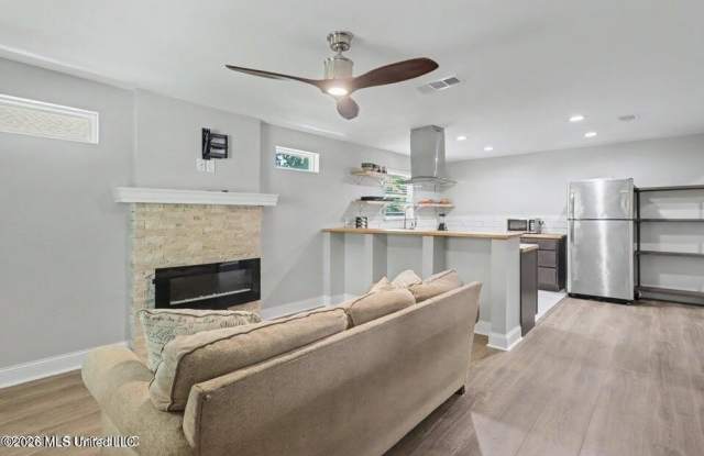 519 23rd Street lot: R Gallery 2