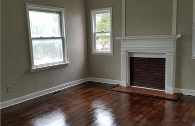 1009 Meadow Lane Gallery 2