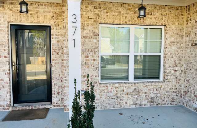 Like New!! 3 bedroom, 2.5 bathroom home in Dallas! Must See! Gallery 3