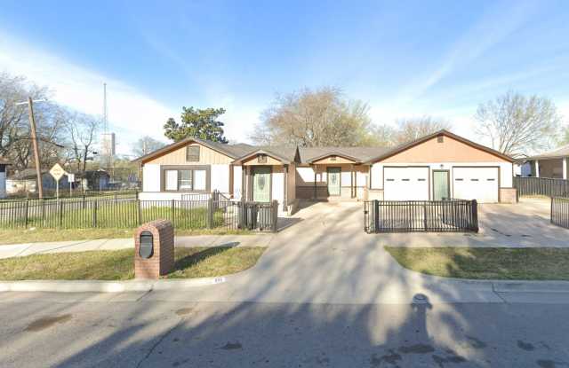 802 N Quaker Ave - 6 photos photos
