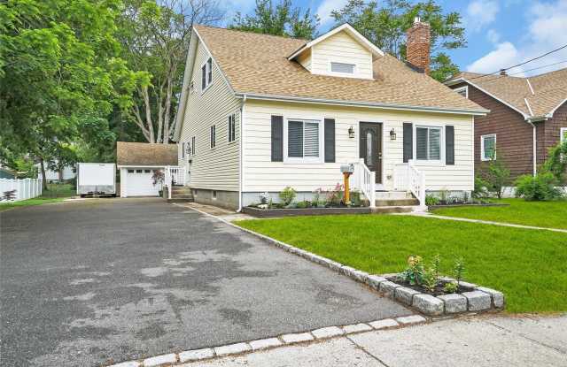 25 S Summit Avenue - 25 South Summit Avenue, Patchogue, NY 11772