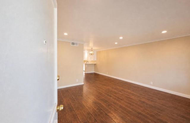 Rare Monticello 3 Bedroom 3 Bath Townhome in Costa Mesa Gallery 3