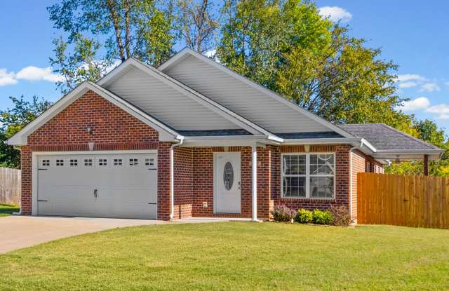 Pet Friendly Three Bedroom! Gallery 3