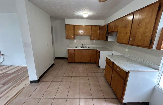 2 Bed - 1 Bath Unit Gallery 1