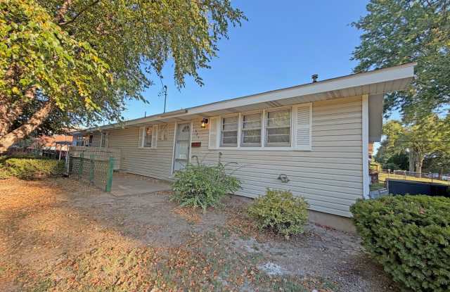 Cute & Clean Duplex Available Now! photos photos Cute & Clean Duplex Available Now! photos photos