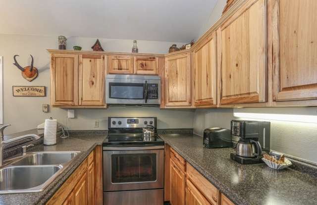Move in Special! Keystone 2 bed/2bath! Plus Bonus Room  Pool and Hot Tubs!  BIKE STORAGE! Gallery 1