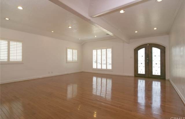 4860 W 99th Street Gallery 3