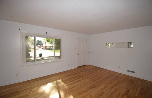 Charming 4 Bed 2 Bath Home in Ogden!!! Gallery 3