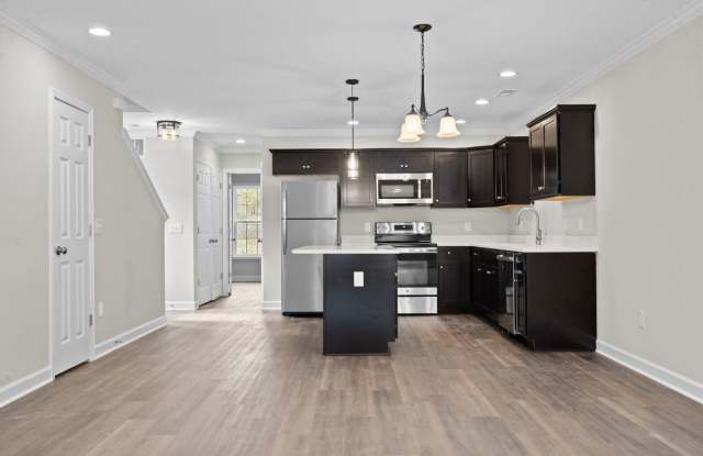 Gorgeous 3 Bed/3.5 Baths in the Heart of Lillington Gallery 4