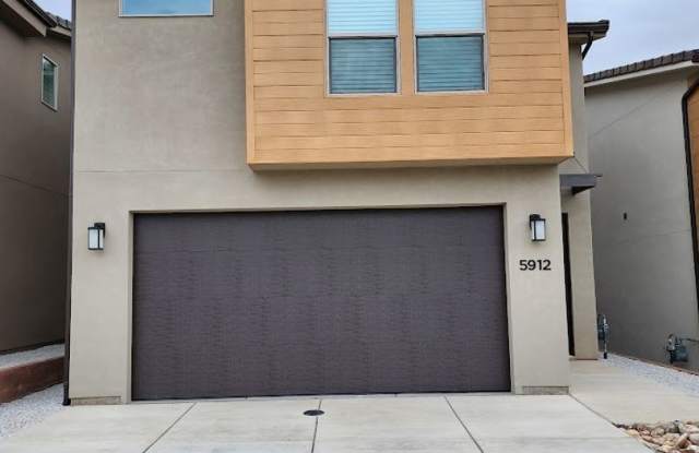 Newer4 Bedroom Town Home photos photos