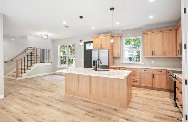 444 DELANEY PARK Drive Gallery 3