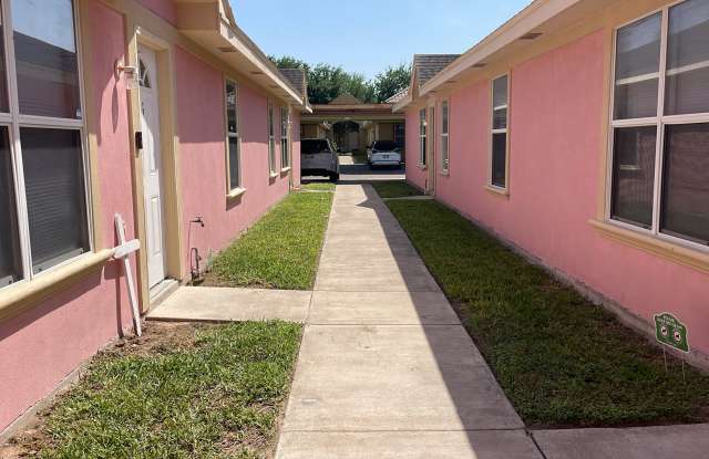 1807 W Douglas Ave photos photos