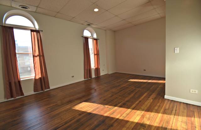 226 North Benton Street Gallery 4