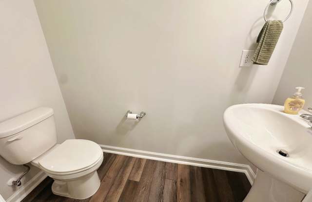 102 Ivy Vine Wy photos photos
