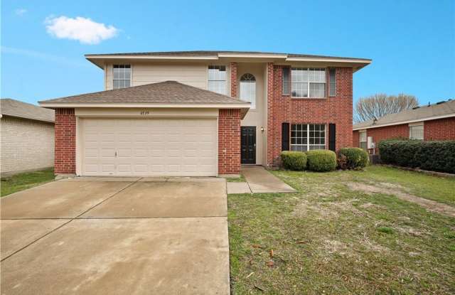 Nice 4 Bedroom, 2 Full Bath House Located in Arlington. - 6739 Oregon Trail, Arlington, TX 76002
