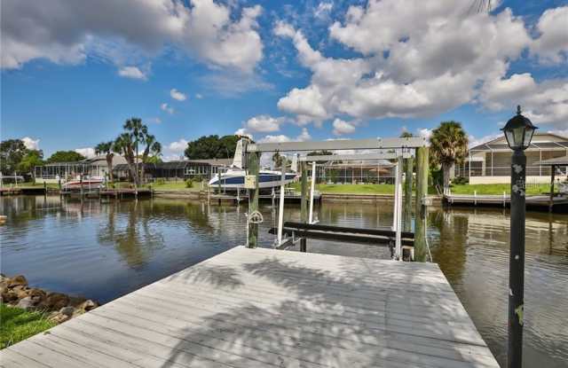 740 JAMAICA CIRCLE W Gallery 2