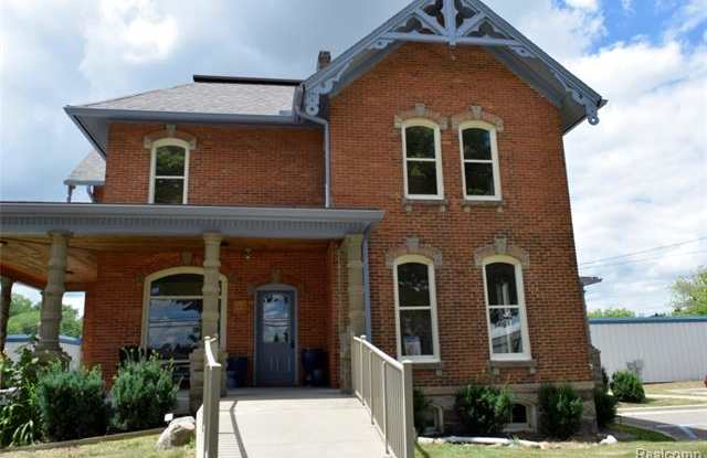 1555 N Milford Road Gallery 3