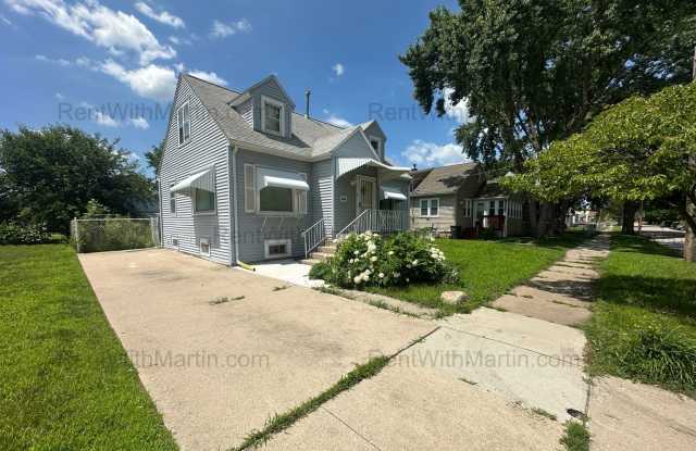 FOR RENT- 137 Hope St *Pets ok* photos photos