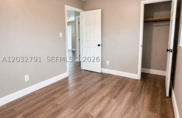 2350 NW 12th Ct Gallery 3