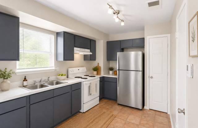 7579 Windsor Oaks Gallery 2