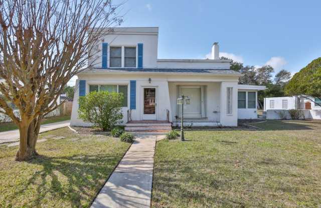 Spacious 4-Bedroom Home in Clearwater photos photos